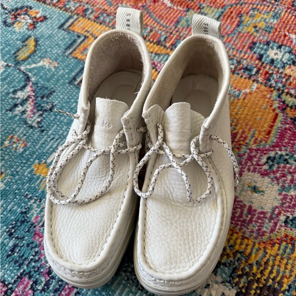 White Leather Clarks Wallabre - Picture 2 of 9